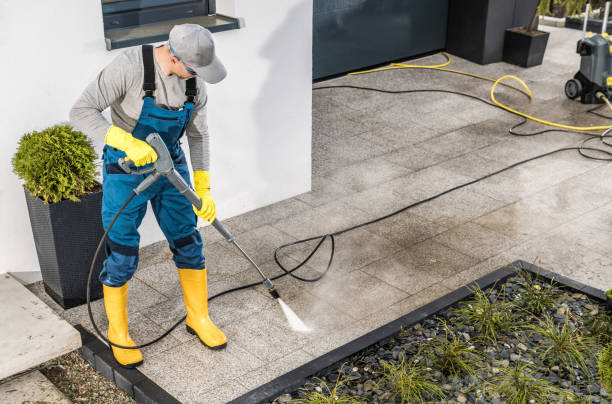 Best Deck Pressure Washing  in Centralia, WA